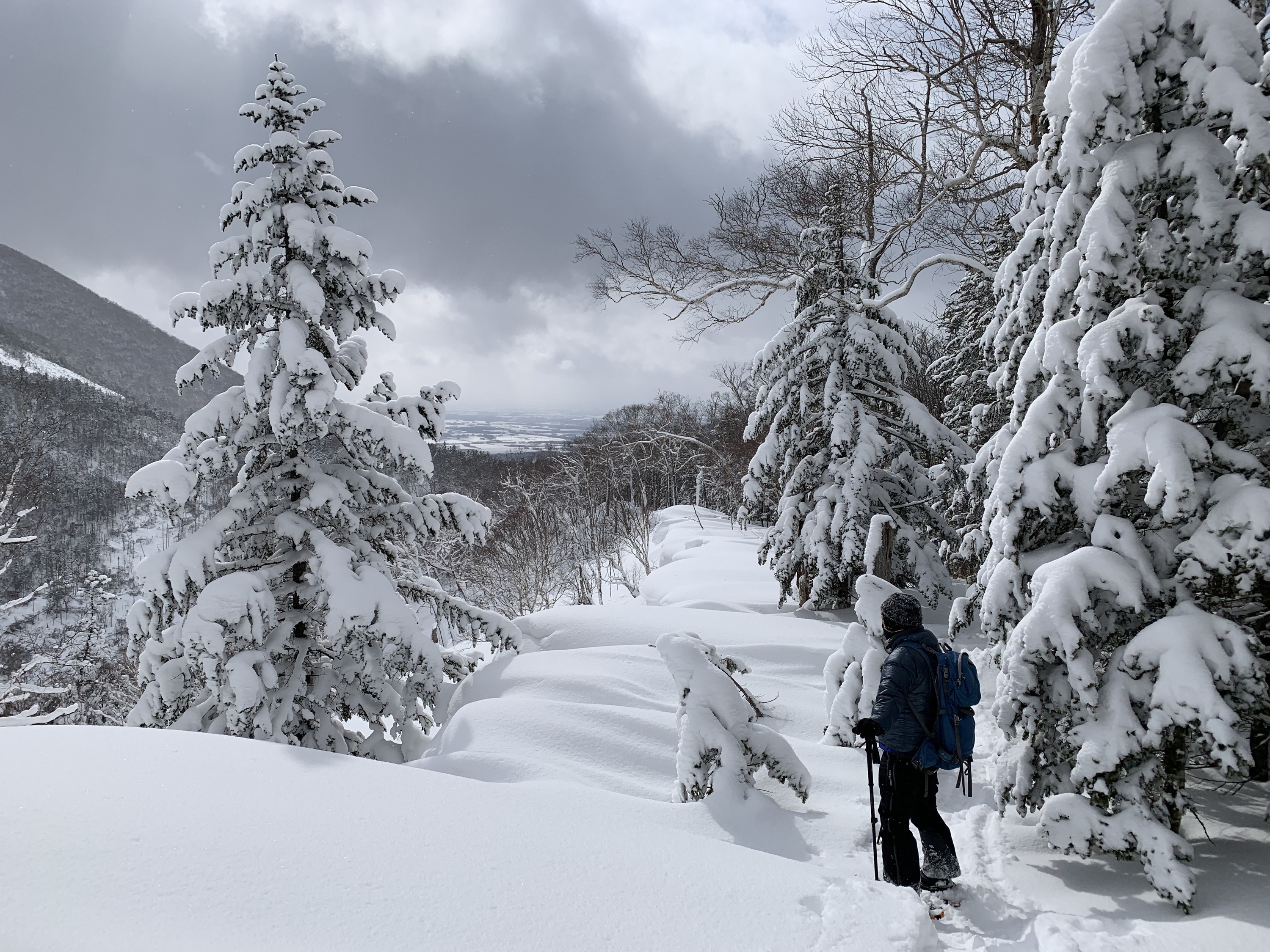 雪の尾根でひと休み